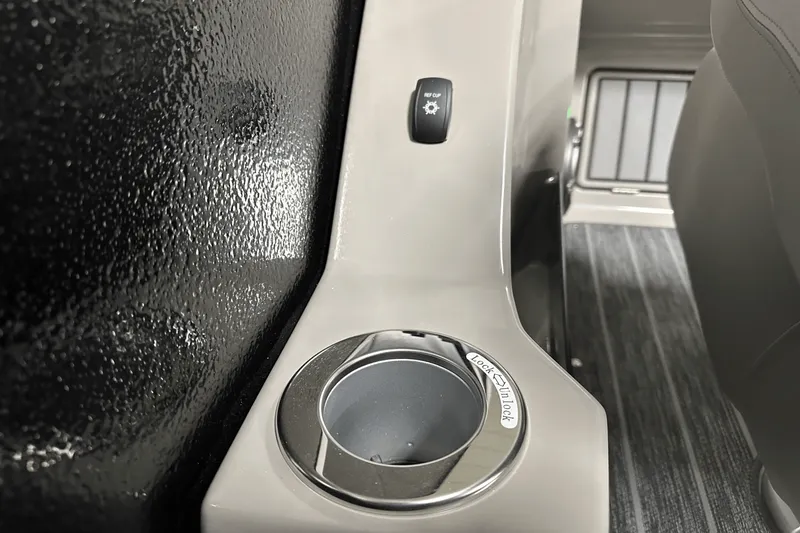 Slide: The Image of Premier 250 Solaris Sport 2024 - 81