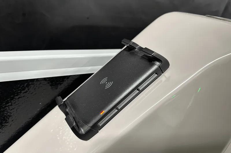 Slide: The Image of Premier 250 Solaris Sport 2024 - 82