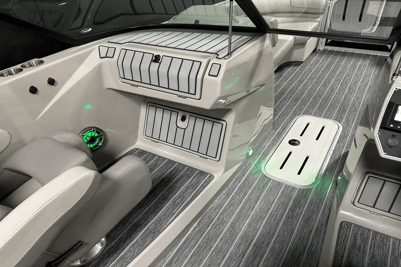 Slide: The Image of Premier 250 Solaris Sport 2024 - 83