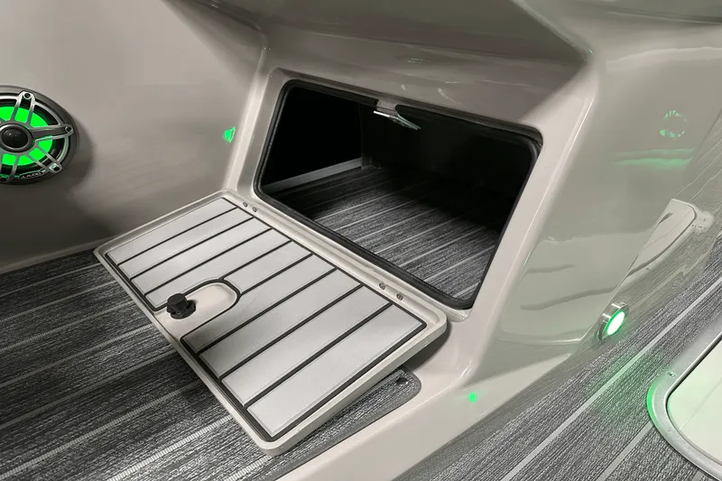 Slide: The Image of Premier 250 Solaris Sport 2024 - 86