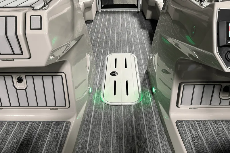 Slide: The Image of Premier 250 Solaris Sport 2024 - 87