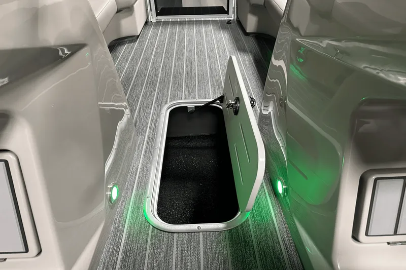 Slide: The Image of Premier 250 Solaris Sport 2024 - 88