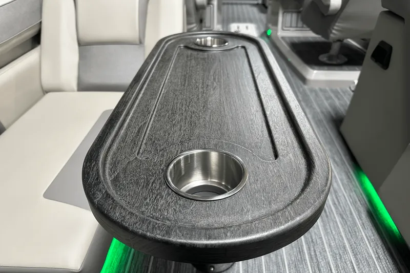 Slide: The Image of Premier 250 Solaris Sport 2024 - 90