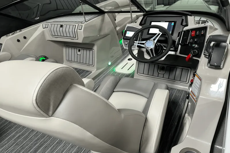 Slide: The Image of Premier 250 Solaris Sport 2024 - 94