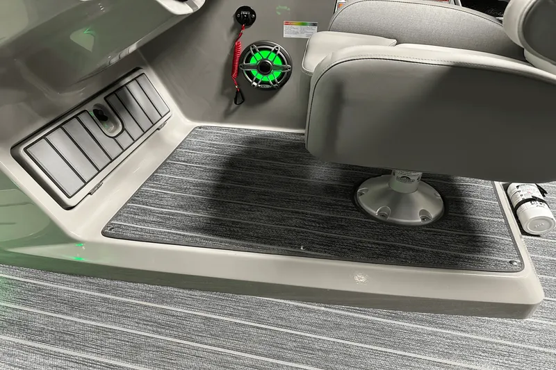 Slide: The Image of Premier 250 Solaris Sport 2024 - 95