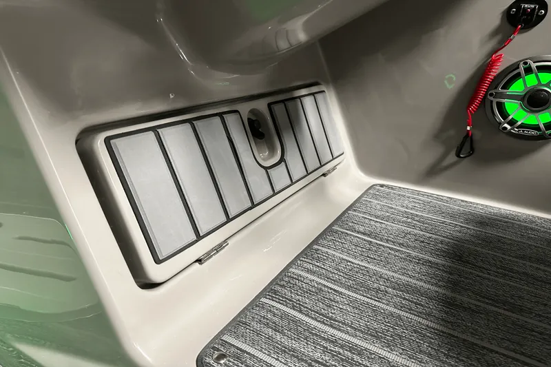 Slide: The Image of Premier 250 Solaris Sport 2024 - 96