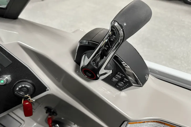 Slide: The Image of Premier 250 Solaris Sport 2024 - 99