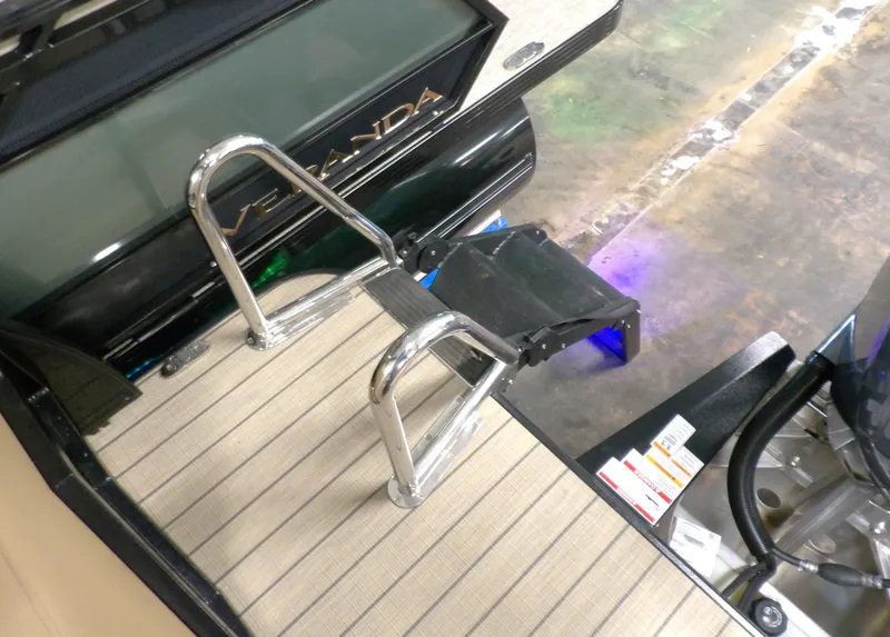 Slide: The Image of Veranda VX22RC 2025 - 11
