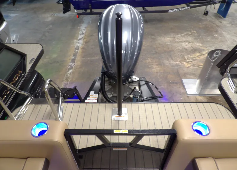 Slide: The Image of Veranda VX22RC 2025 - 10