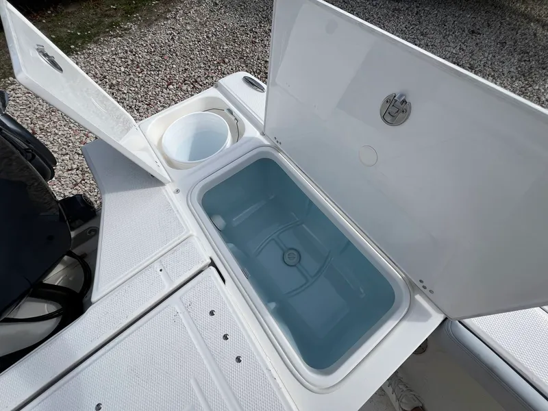 Slide: The Image of Robalo 226 2026 - 11