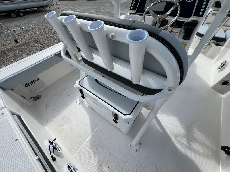 Slide: The Image of Robalo 226 2026 - 12