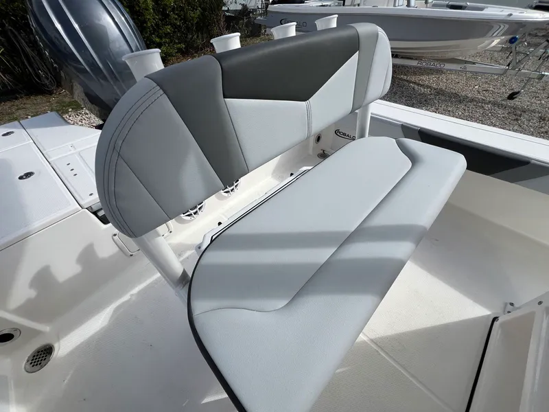 Slide: The Image of Robalo 226 2026 - 13