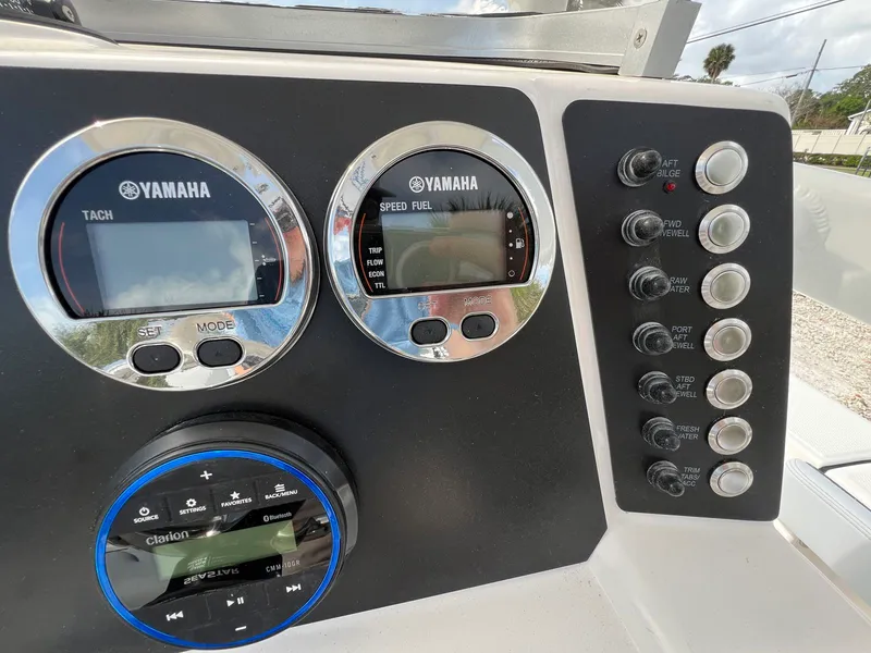 Slide: The Image of Robalo 226 2026 - 16