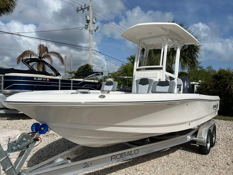 Slide: The Image of Robalo 226 2026 - 3