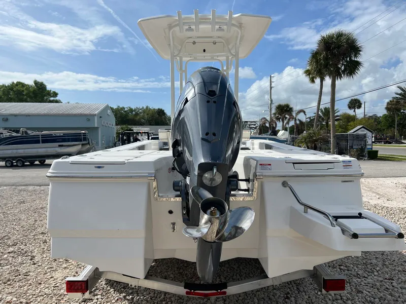 Slide: The Image of Robalo 226 2026 - 6