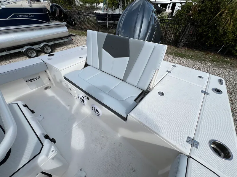 Slide: The Image of Robalo 226 2026 - 9