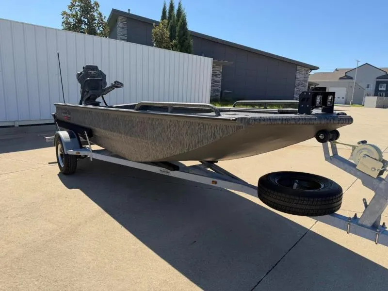The Image of Gator-Tail 17/50 Savage Series 2027 - 0