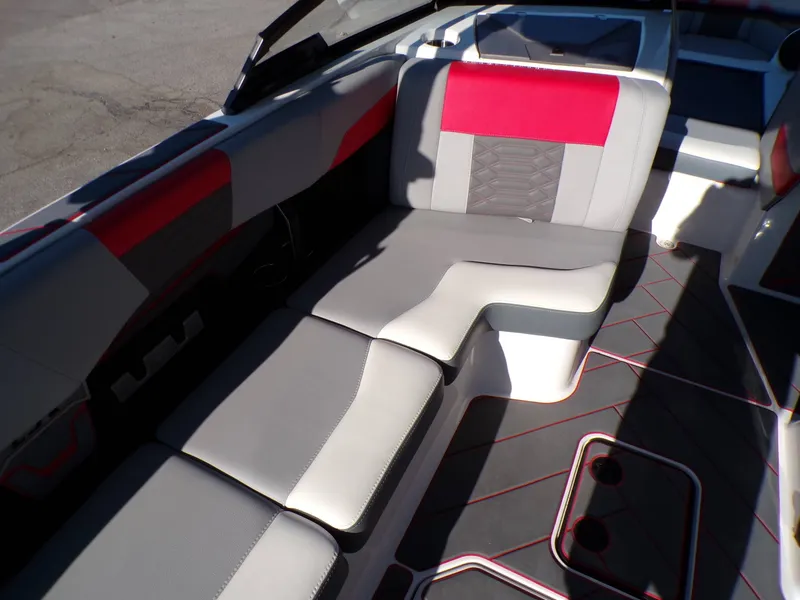 Slide: The Image of Malibu Wakesetter 25 LSV 2022 - 21
