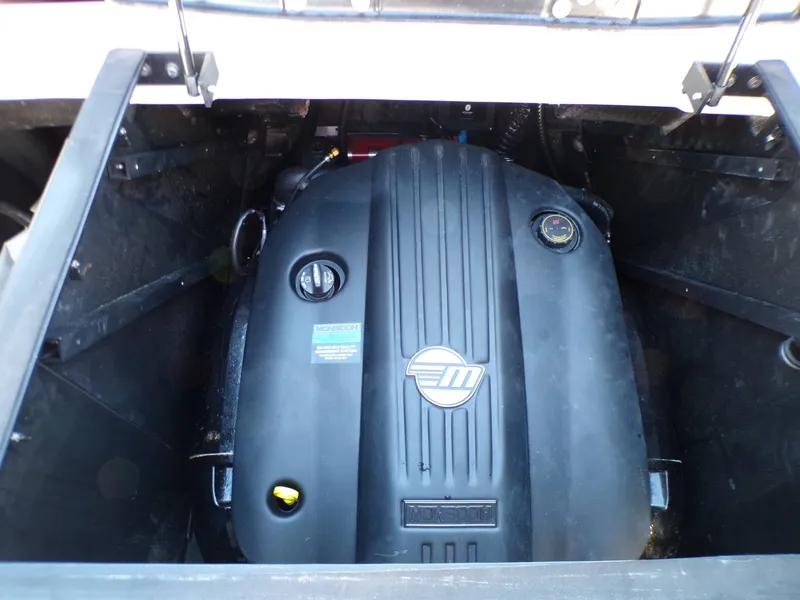 Slide: The Image of Malibu Wakesetter 25 LSV 2022 - 24