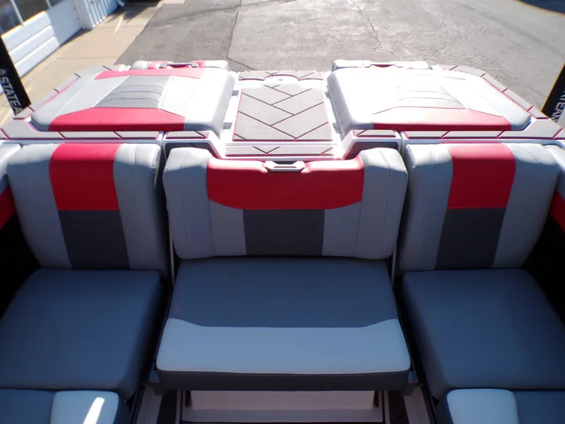 Slide: The Image of Malibu Wakesetter 25 LSV 2022 - 15