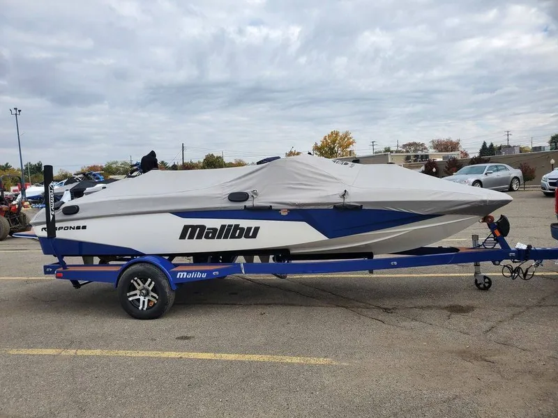 Slide: The Image of Malibu Boats TXi M0 2023 - 3