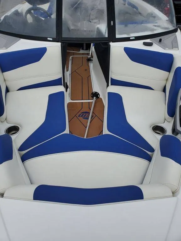 Slide: The Image of Malibu Boats TXi M0 2023 - 2