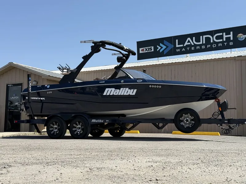 Slide: The Image of Malibu 21 LX 2025 - 2