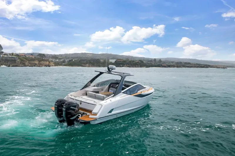 Slide: The Image of Fairline F//Line 33 Outboard 2023 - 80
