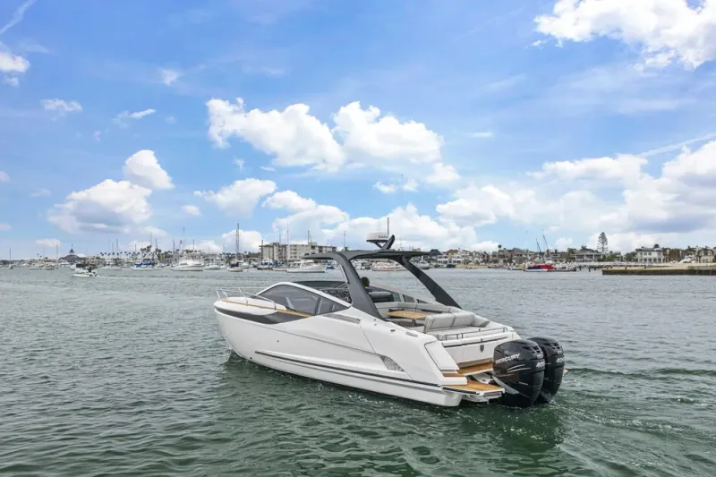 Slide: The Image of Fairline F//Line 33 Outboard 2023 - 75