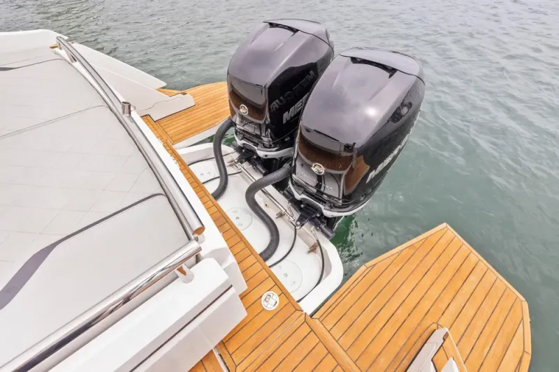 Slide: The Image of Fairline F//Line 33 Outboard 2023 - 33