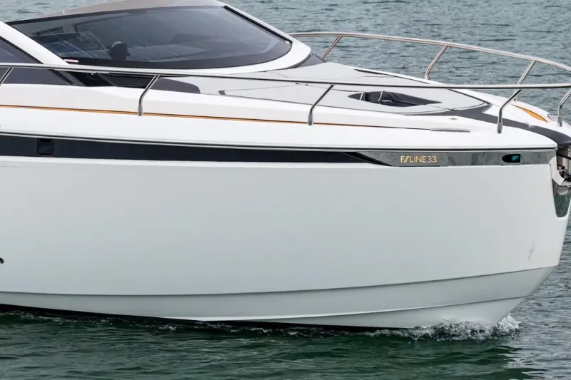 Slide: The Image of Fairline F//Line 33 Outboard 2023 - 21