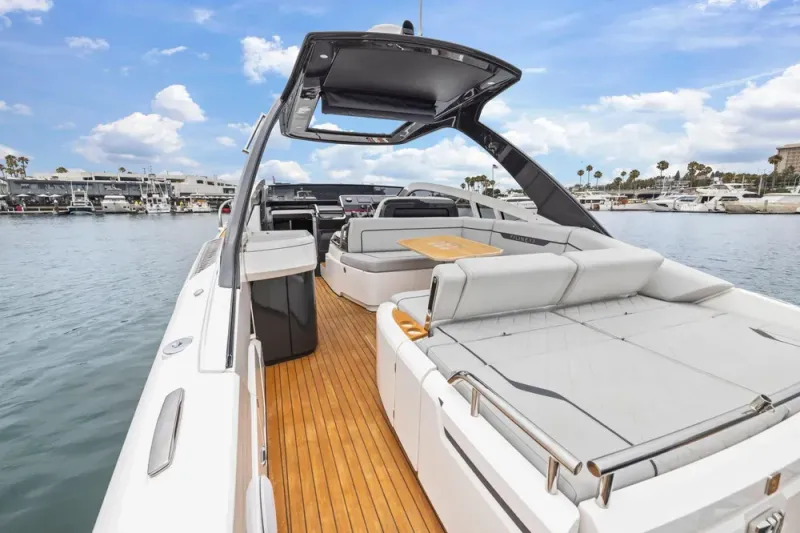 Slide: The Image of Fairline F//Line 33 Outboard 2023 - 43