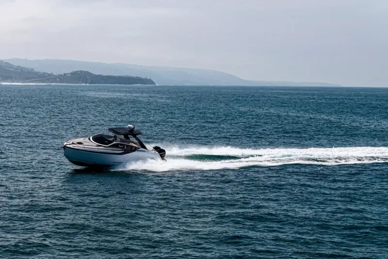 Slide: The Image of Fairline F//Line 33 Outboard 2023 - 68