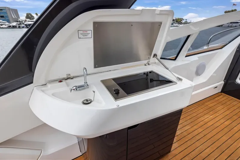 Slide: The Image of Fairline F//Line 33 Outboard 2023 - 48