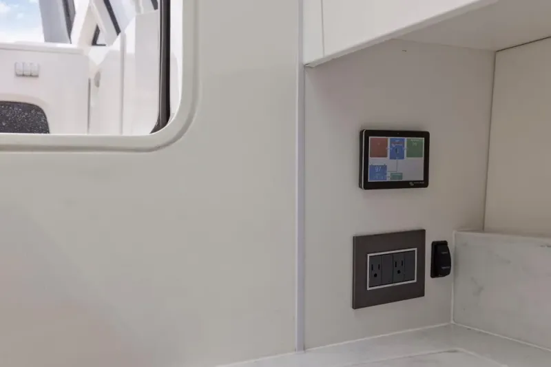 Slide: The Image of Fairline F//Line 33 Outboard 2023 - 64