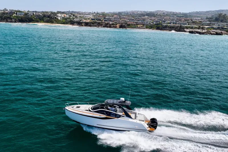 Slide: The Image of Fairline F//Line 33 Outboard 2023 - 66