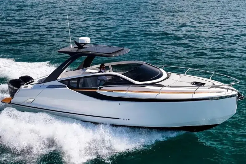 Slide: The Image of Fairline F//Line 33 Outboard 2023 - 1