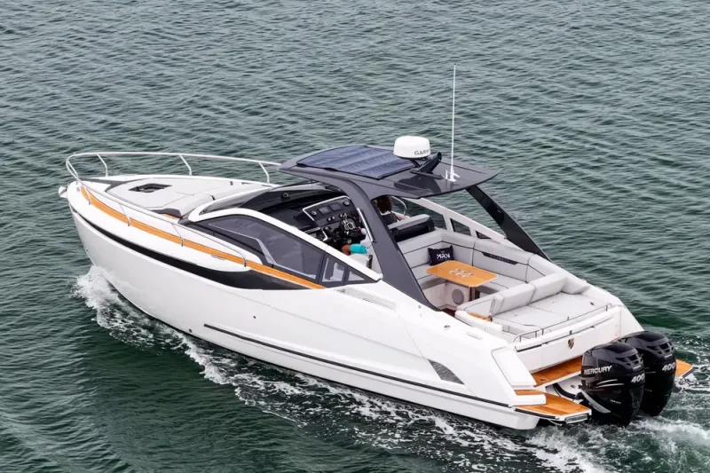 Slide: The Image of Fairline F//Line 33 Outboard 2023 - 22