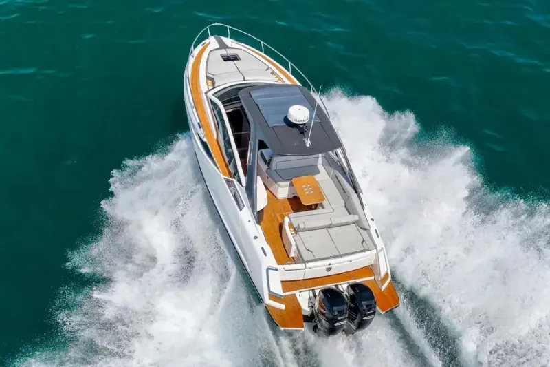 Slide: The Image of Fairline F//Line 33 Outboard 2023 - 6