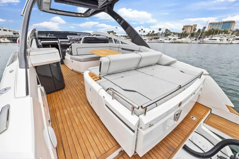 Slide: The Image of Fairline F//Line 33 Outboard 2023 - 42