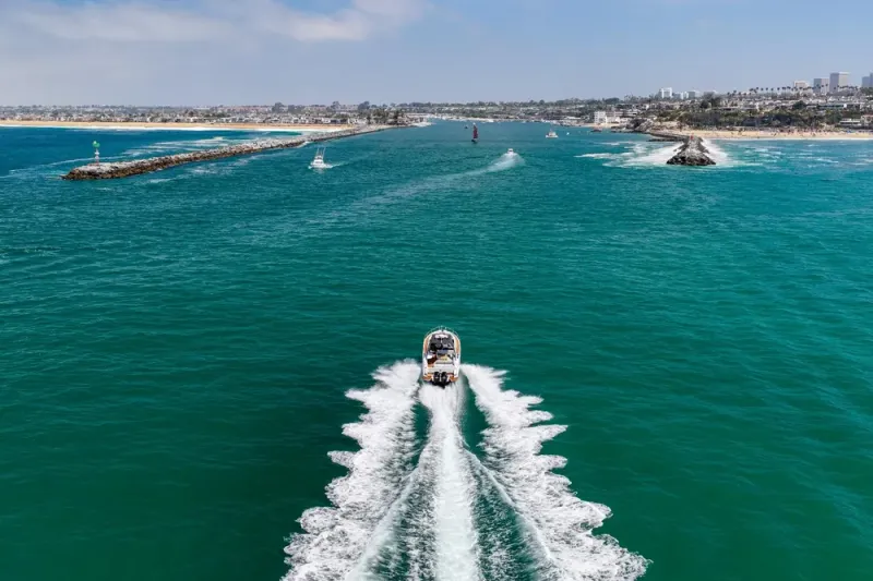 Slide: The Image of Fairline F//Line 33 Outboard 2023 - 13