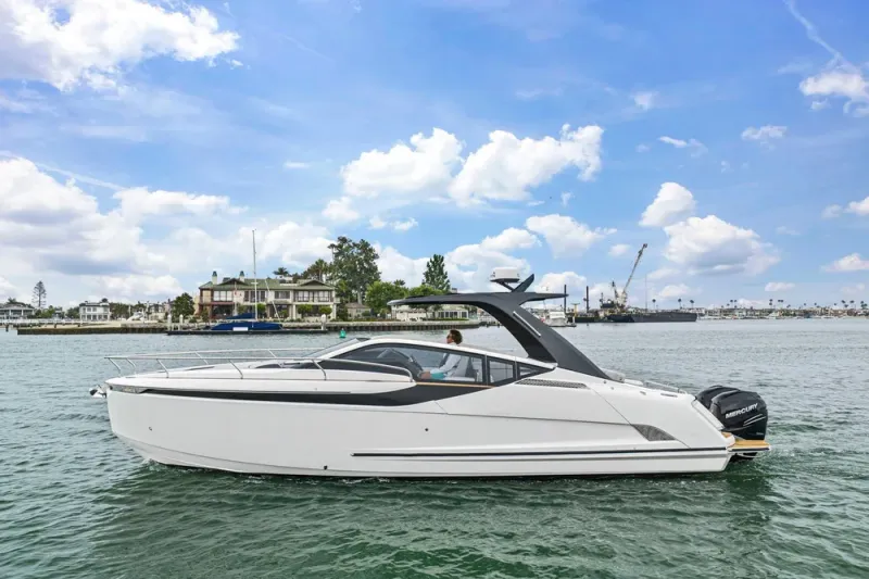 Slide: The Image of Fairline F//Line 33 Outboard 2023 - 73