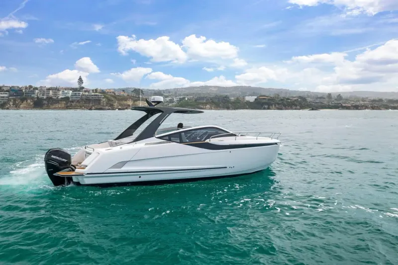 Slide: The Image of Fairline F//Line 33 Outboard 2023 - 79