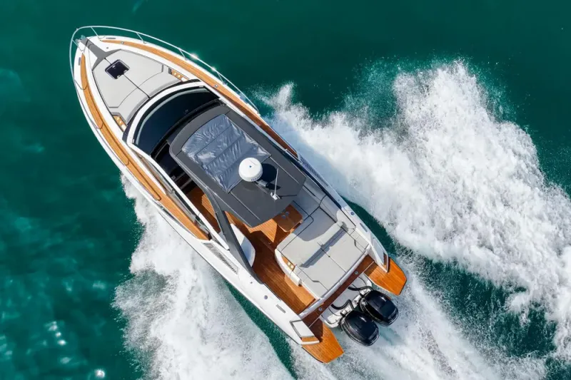 Slide: The Image of Fairline F//Line 33 Outboard 2023 - 17
