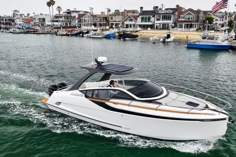 Slide: The Image of Fairline F//Line 33 Outboard 2023 - 11