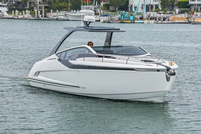 Slide: The Image of Fairline F//Line 33 Outboard 2023 - 77