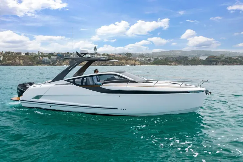 Slide: The Image of Fairline F//Line 33 Outboard 2023 - 78