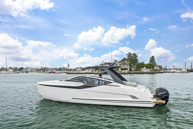 Slide: The Image of Fairline F//Line 33 Outboard 2023 - 74