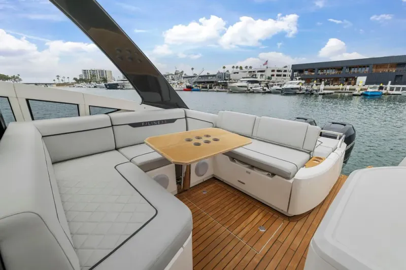 Slide: The Image of Fairline F//Line 33 Outboard 2023 - 41