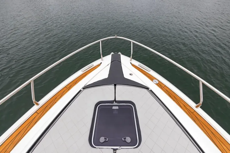 Slide: The Image of Fairline F//Line 33 Outboard 2023 - 31